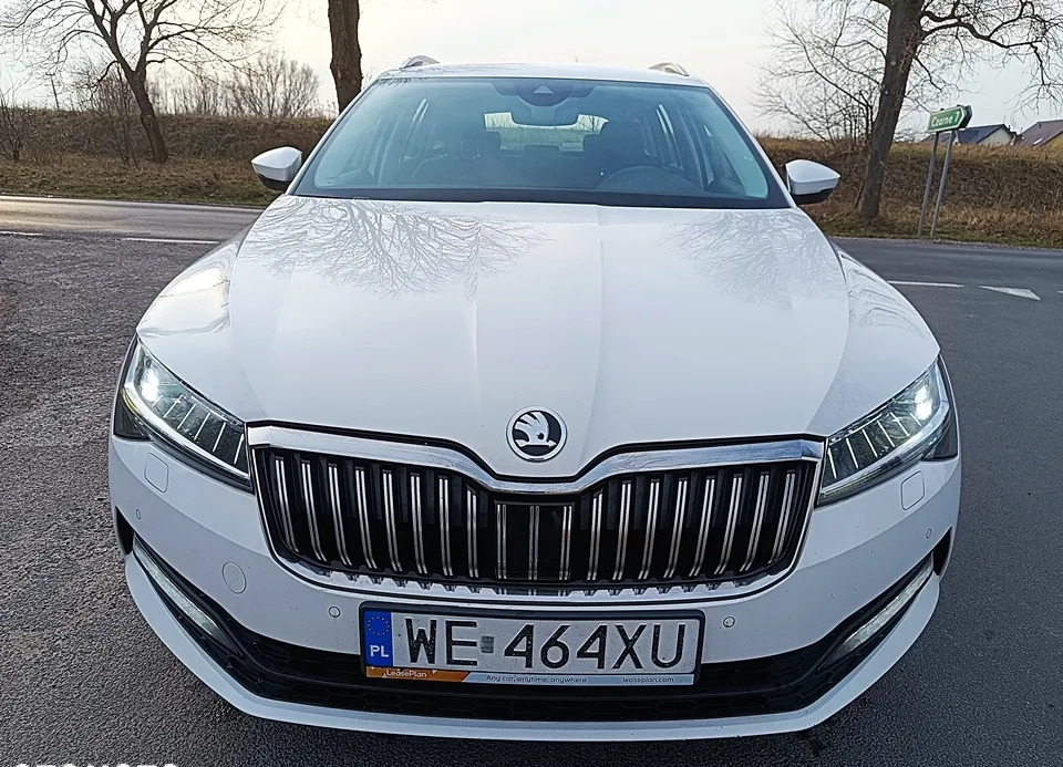 Skoda Superb cena 87700 przebieg: 121000, rok produkcji 2019 z Toruń małe 781